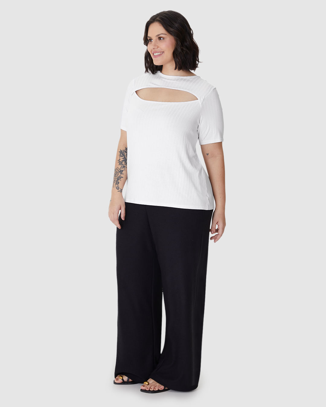 Blusa Feminina Plus Size Decote Detalhe Vazado Em Malha Viscose Canelada - Imagem 2
