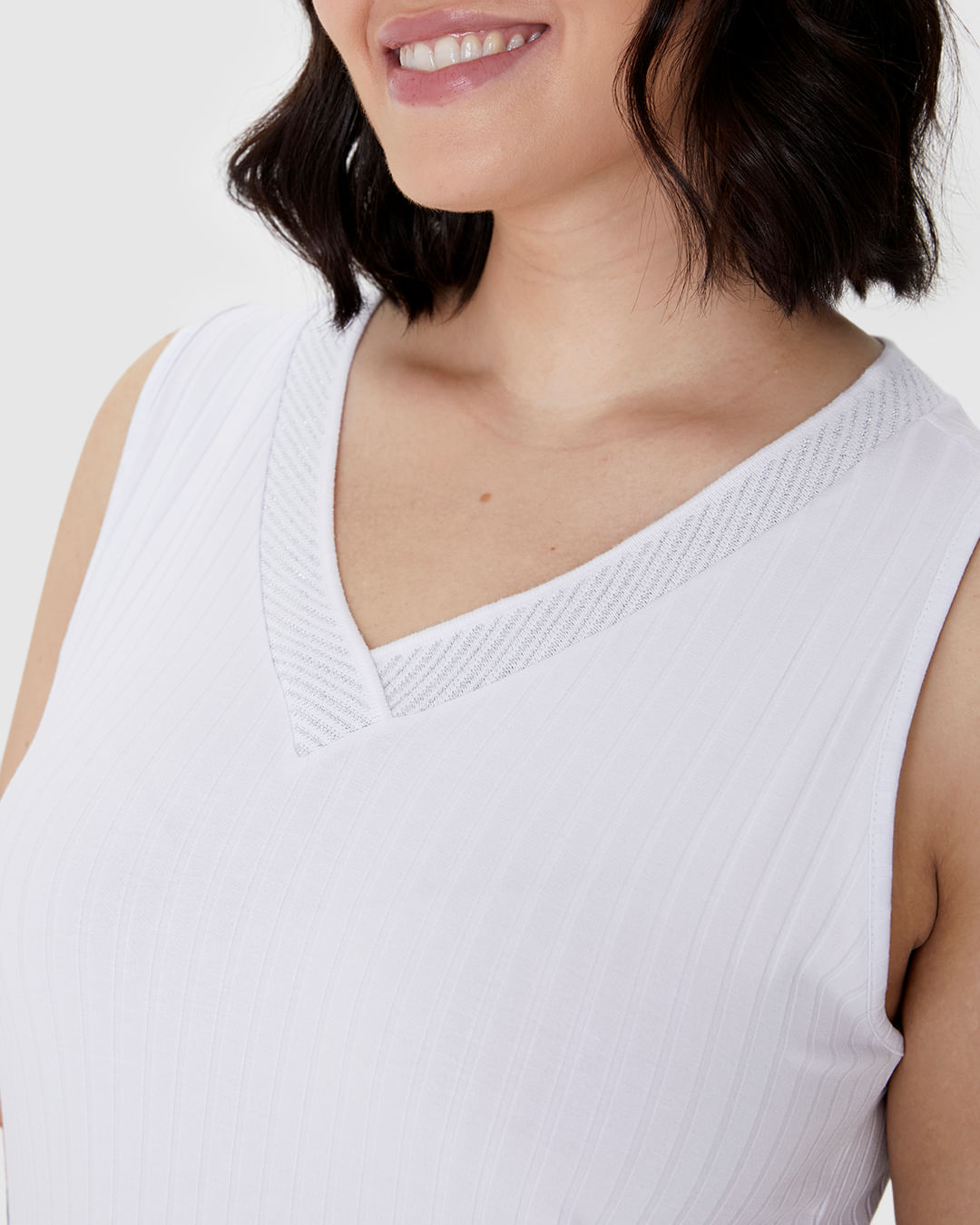 Regata Feminina Plus Size Decote V Retilínea Em Malha Viscose Canelada - Imagem 8