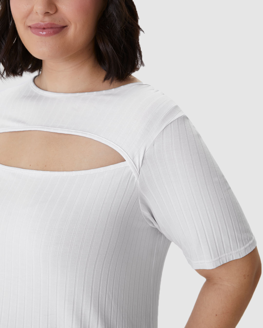 Blusa Feminina Plus Size Decote Detalhe Vazado Em Malha Viscose Canelada - Imagem 3