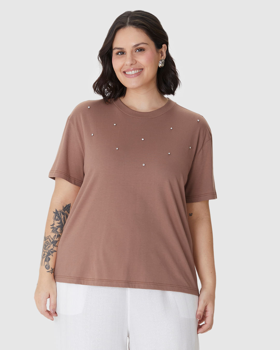 Camiseta Feminina Plus Size Box Aplique Rebite Com Strass Em Algodão - Imagem 14