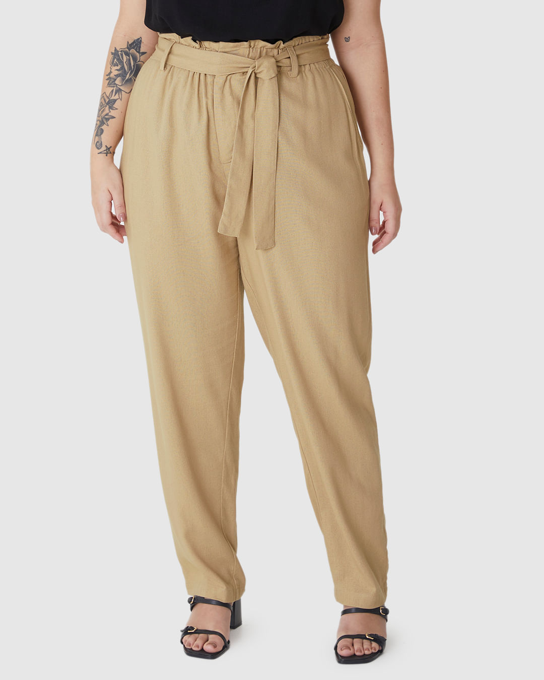 Calça Feminina Plus Size Clochard Com Cinto Em Viscolinho - Imagem 14