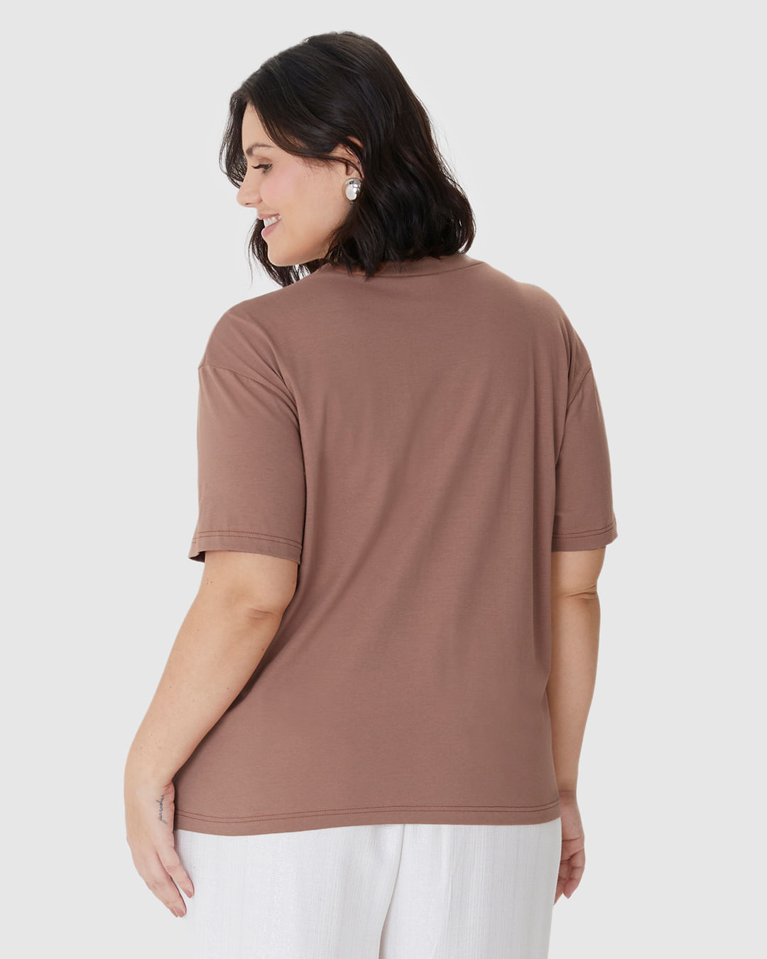 Camiseta Feminina Plus Size Box Aplique Rebite Com Strass Em Algodão - Imagem 15