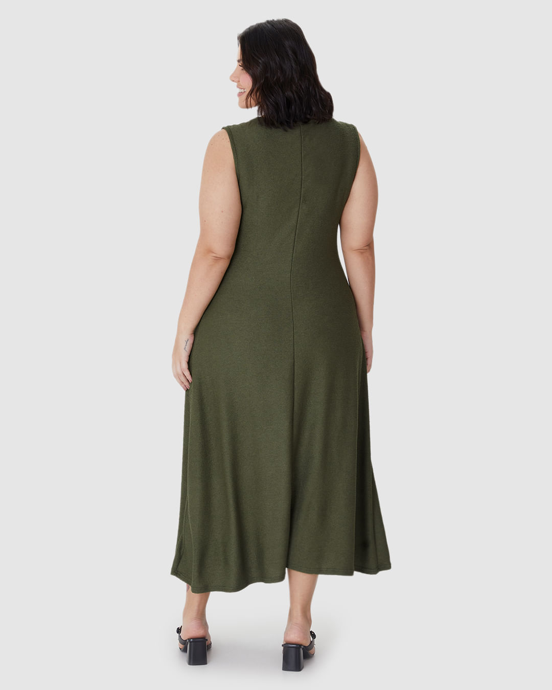Vestido Midi Feminino Plus Size Acinturado Em Malha Viscose Texturizada - Imagem 10