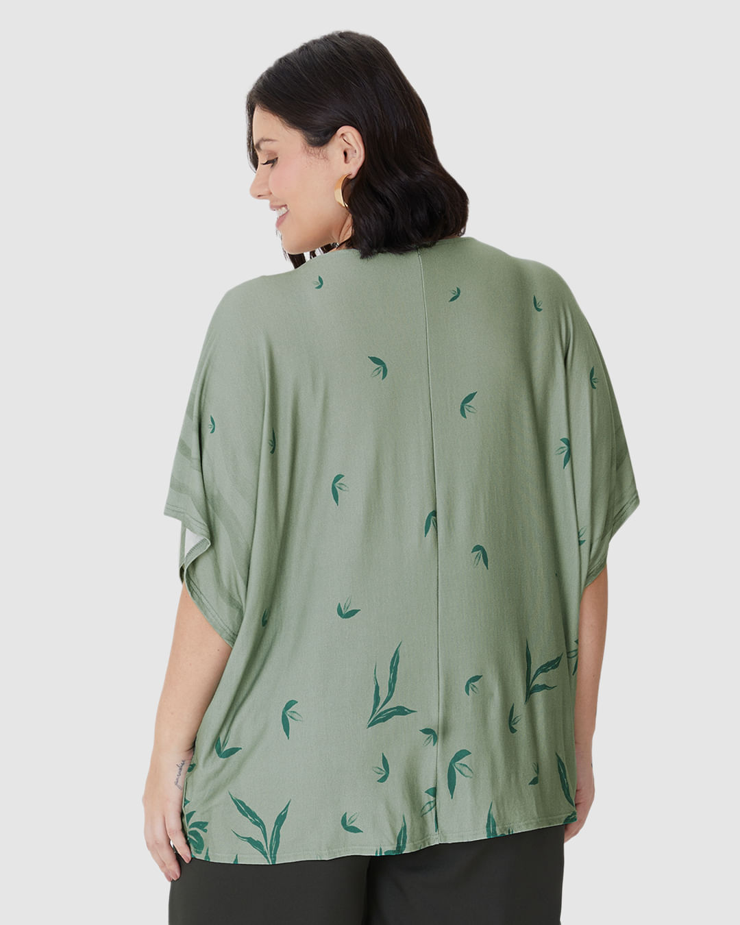 Blusa Feminina Plus Size Ampla Estampada Decote V Em Viscose Stretch - Imagem 5