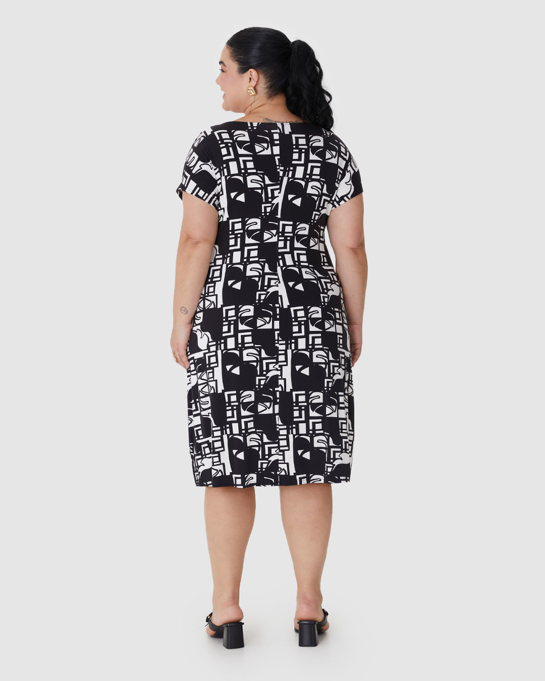 Vestido Feminino Plus Size Reto Estampa Digital Em Viscose Stretch - Imagem 5