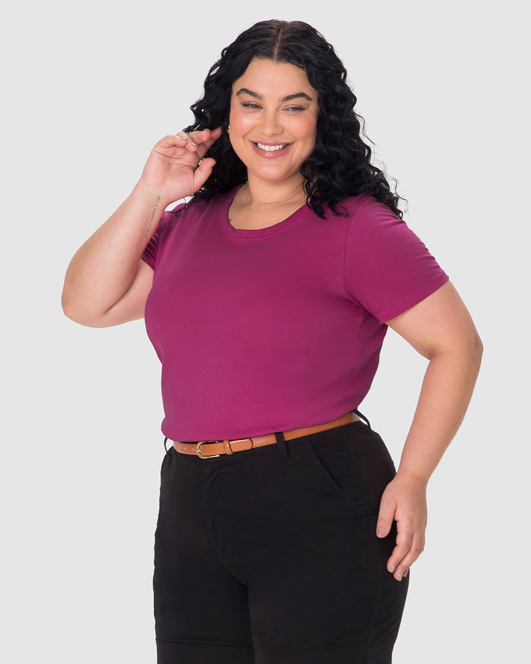 Blusa Básica Feminina Plus Size Decote Redondo Em Algodão