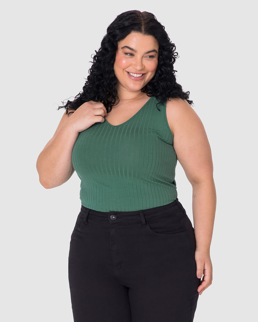 Regata Básica Feminina Plus Size Decote V Em Canelado De Viscose - Imagem 21