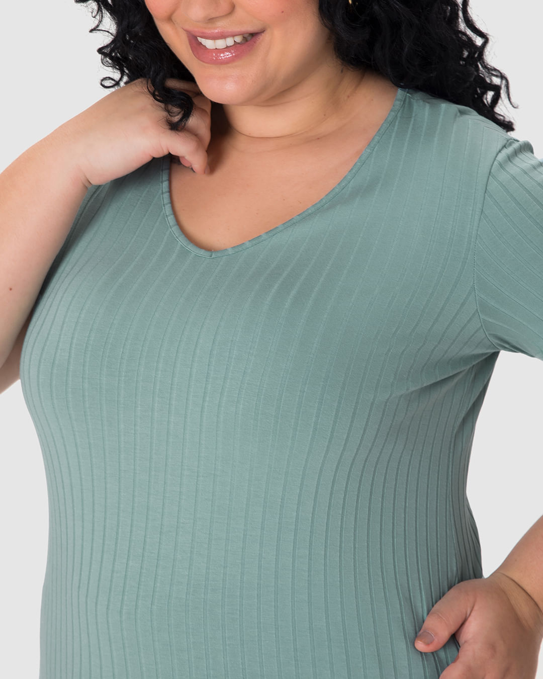 Blusa Básica Feminina Plus Size Decote V Em Canelado De Viscose - Imagem 18