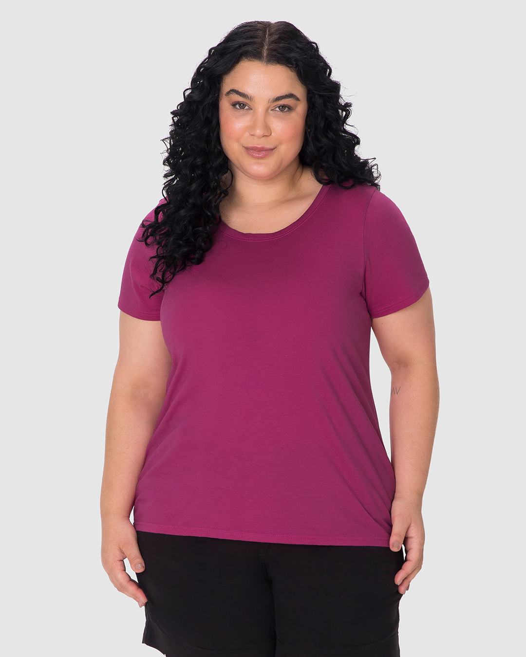 Blusa Básica Feminina Plus Size Decote Redondo Em Algodão - Imagem 4