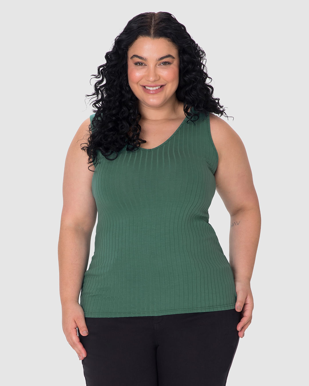 Regata Básica Feminina Plus Size Decote V Em Canelado De Viscose - Imagem 24
