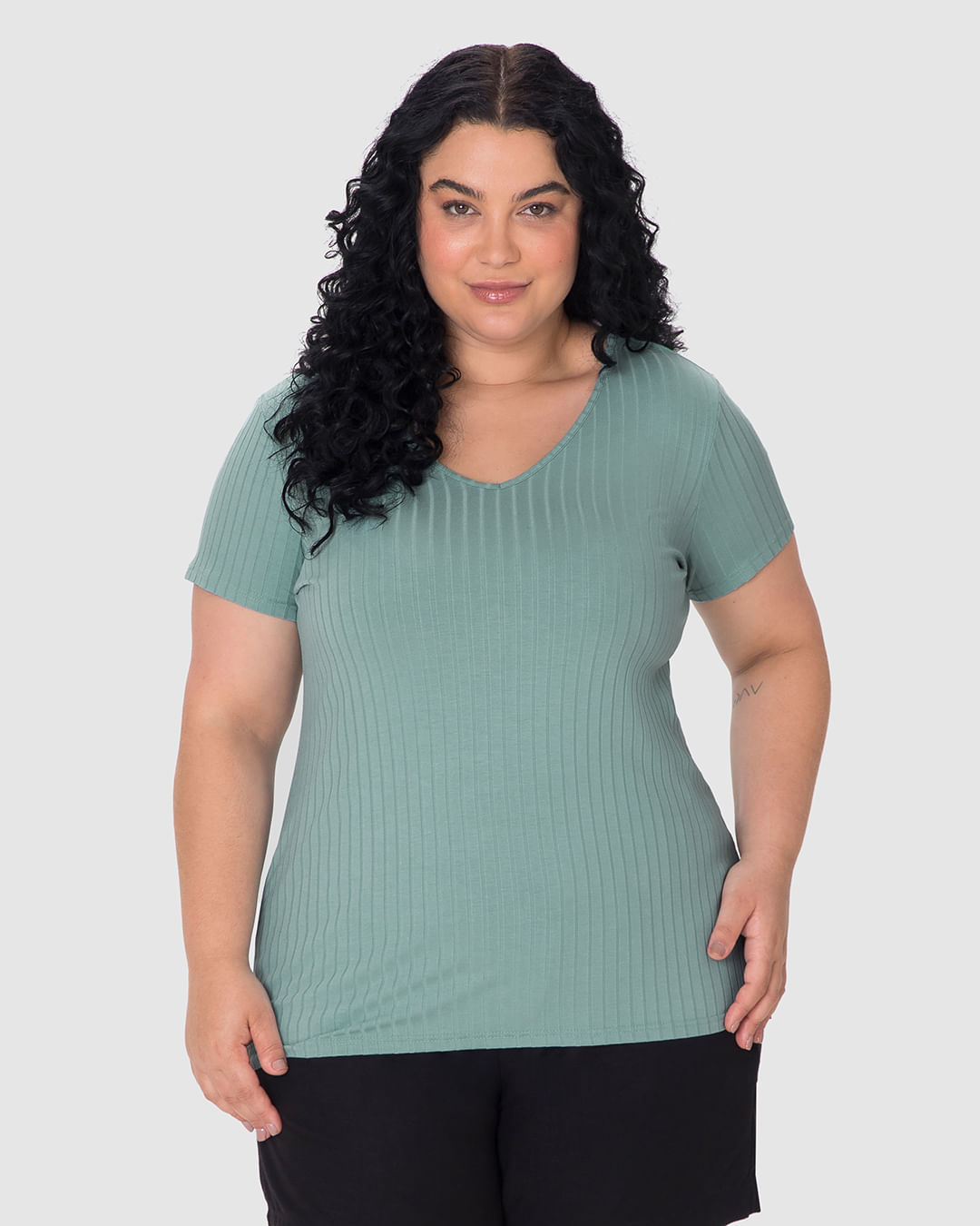 Blusa Básica Feminina Plus Size Decote V Em Canelado De Viscose - Imagem 4