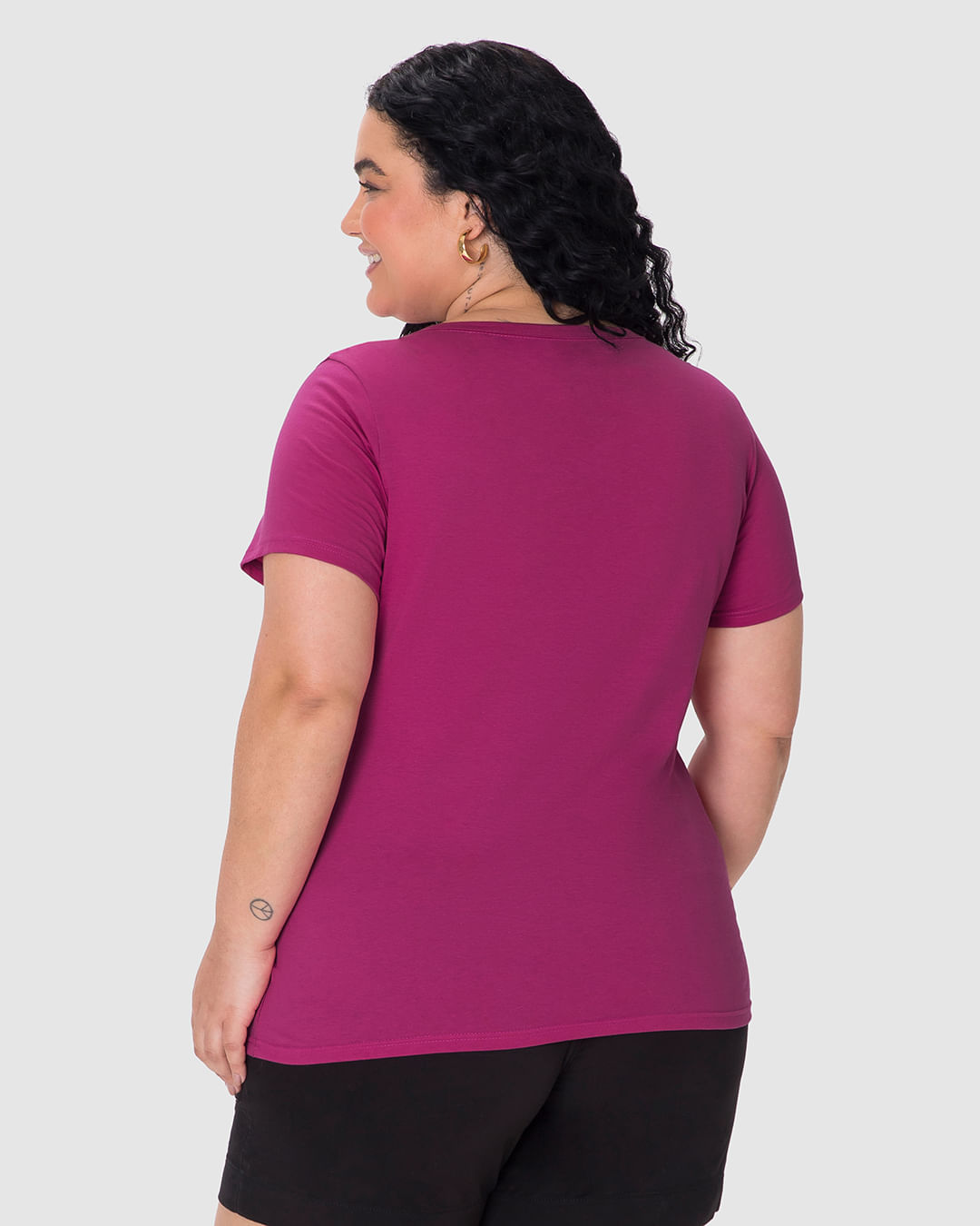 Blusa Básica Feminina Plus Size Decote Redondo Em Algodão - Imagem 20