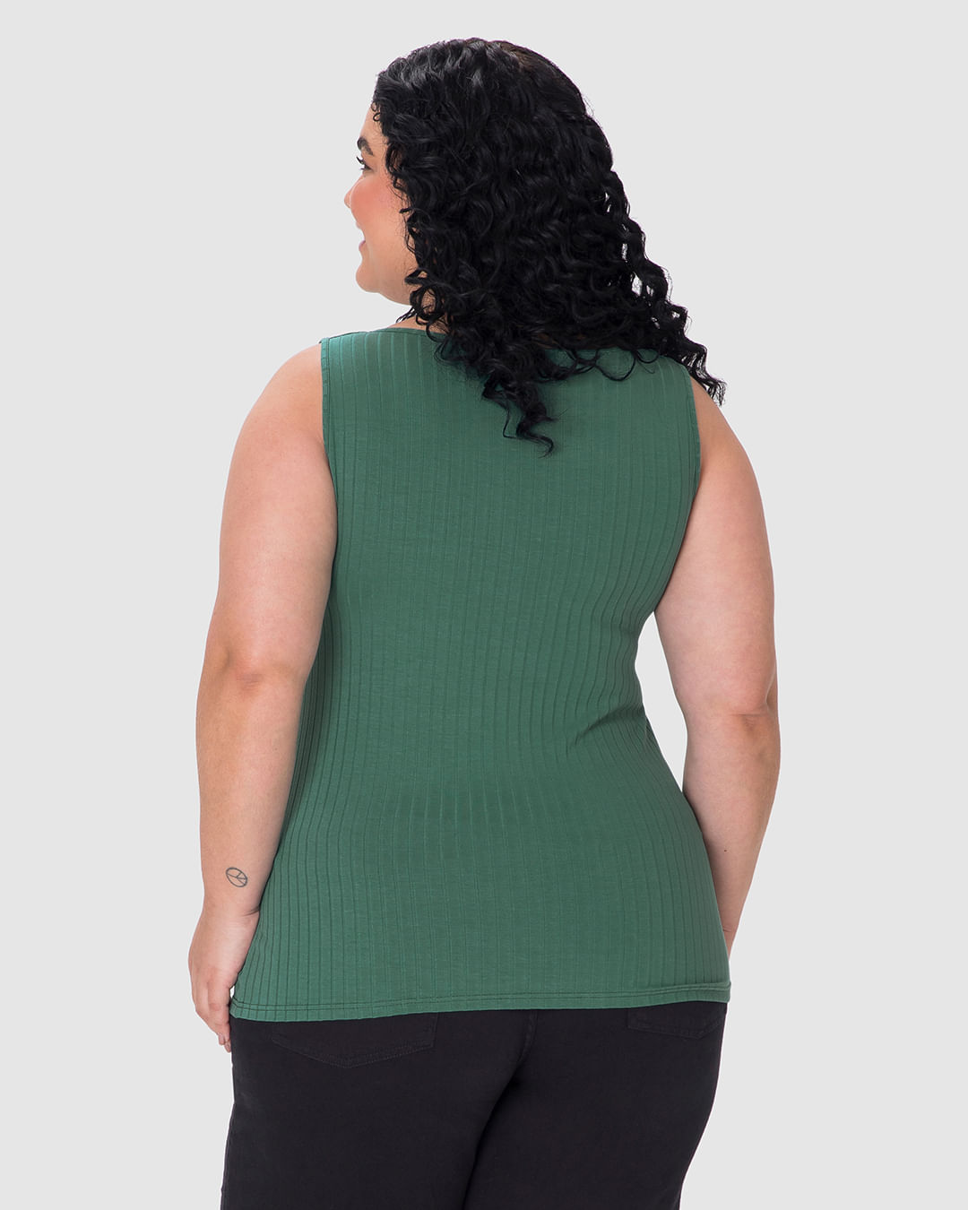 Regata Básica Feminina Plus Size Decote V Em Canelado De Viscose - Imagem 10
