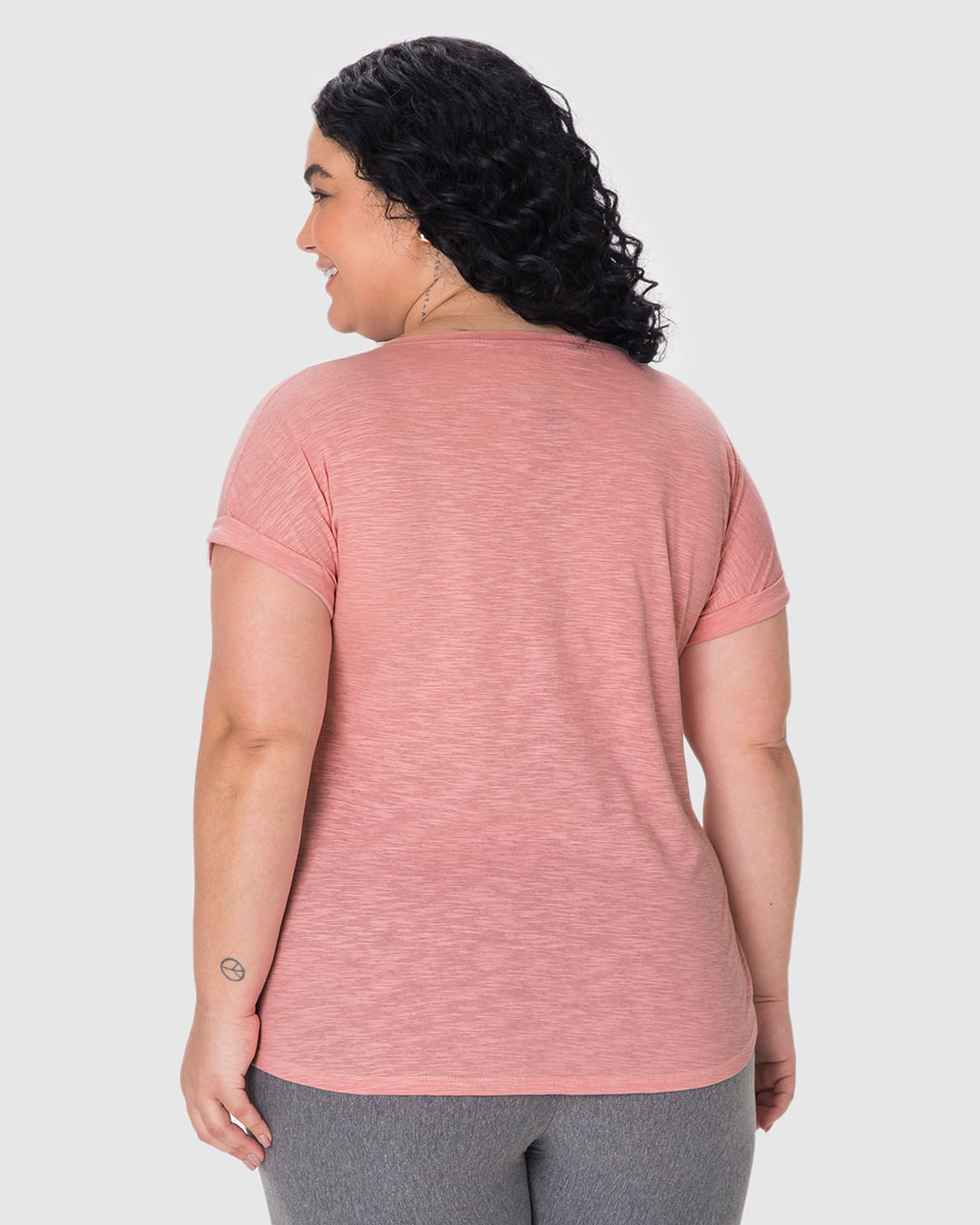 Blusa Feminina Plus Size Mullet Decote V Manga Curta Em Malha Rajada - Imagem 15