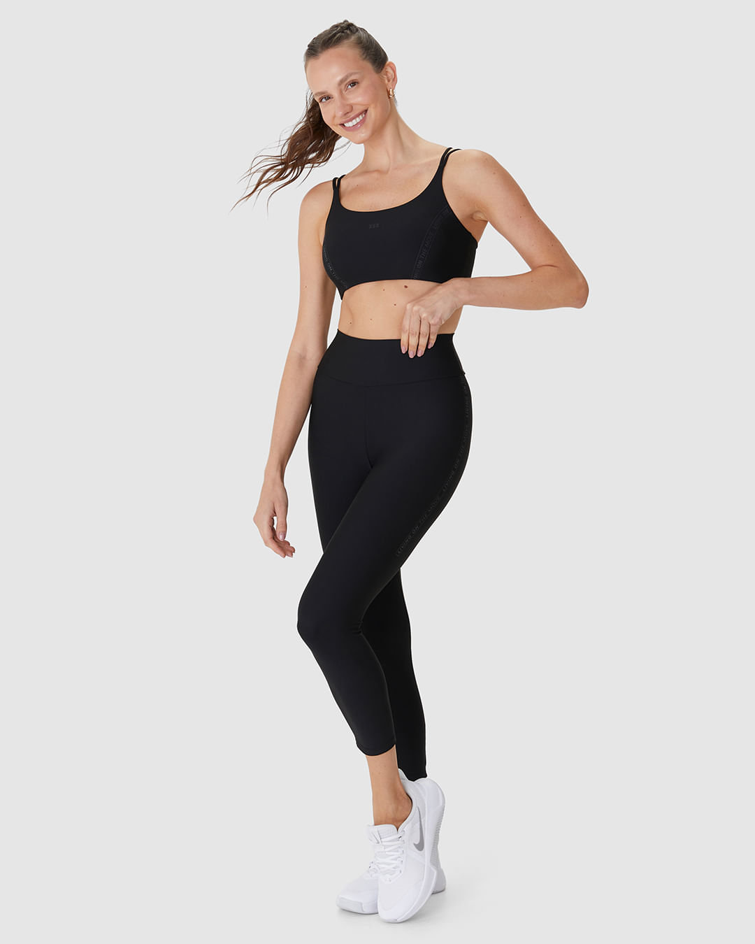 Calça Esportiva Feminina Capri Living On The Move Malha Dry E Proteção UV50+ Malwee Active - Imagem 11