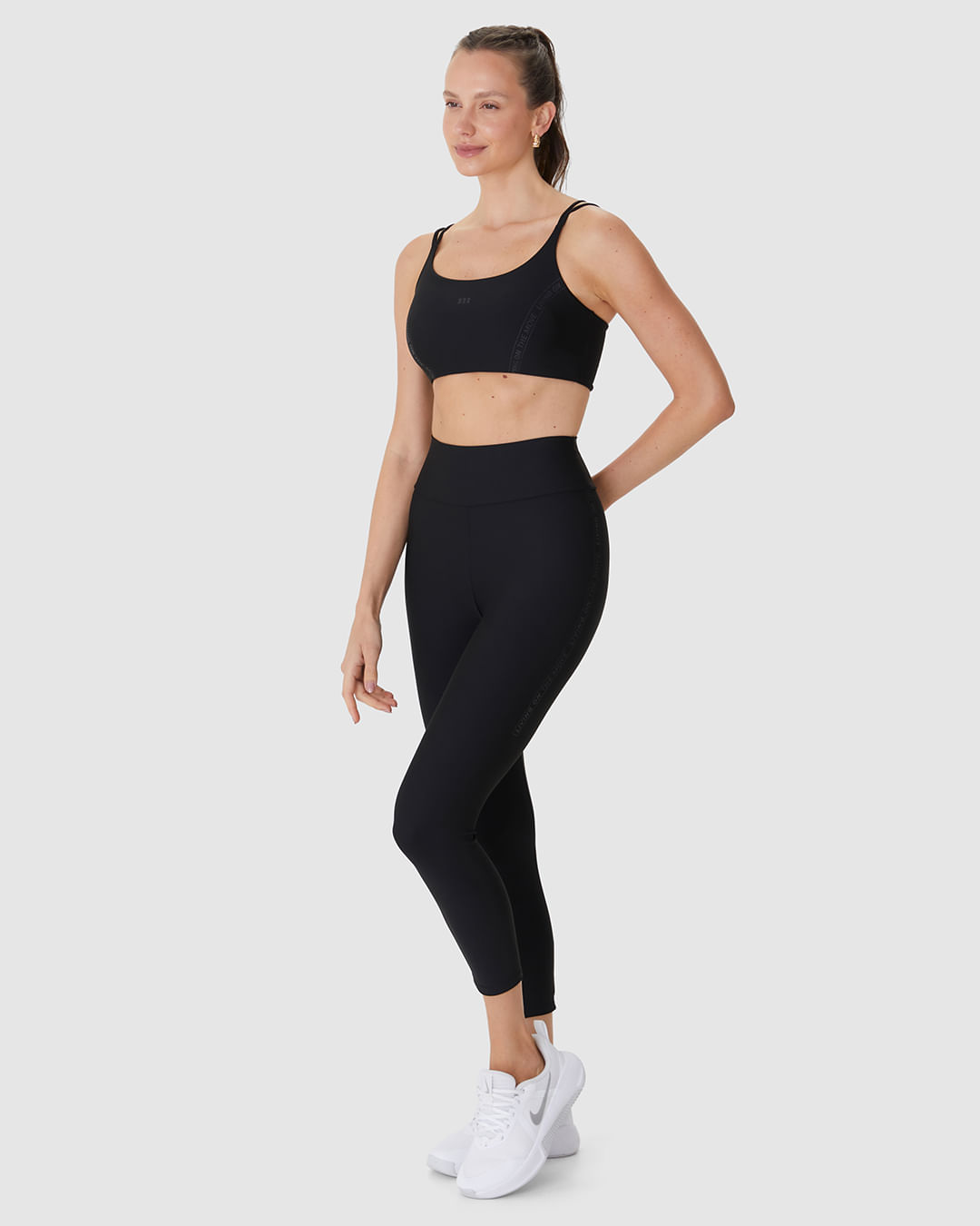 Calça Esportiva Feminina Capri Living On The Move Malha Dry E Proteção UV50+ Malwee Active - Imagem 2