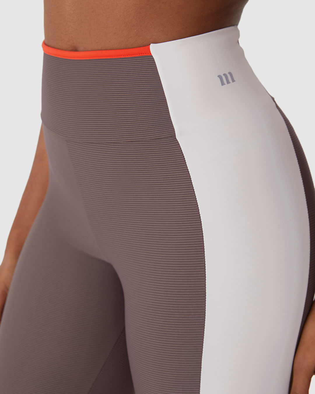 Calça Legging Esportiva Bicolor Em Malha Canelada Malwee Active - Imagem 8