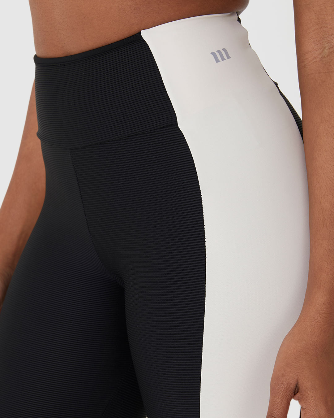 Calça Legging Esportiva Bicolor Em Malha Canelada Malwee Active - Imagem 18
