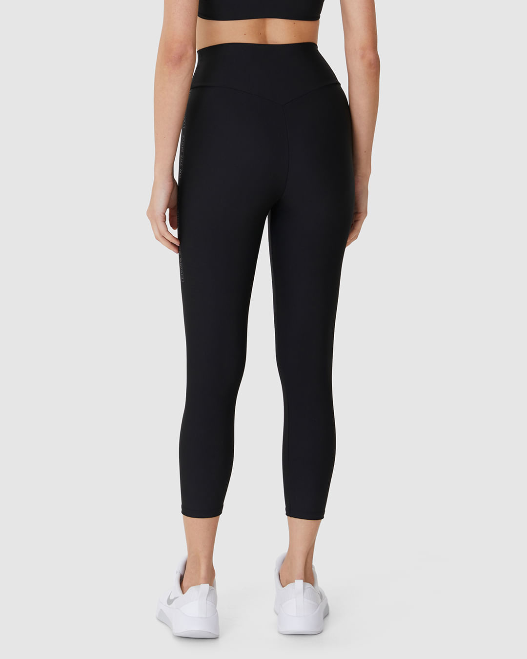 Calça Esportiva Feminina Capri Living On The Move Malha Dry E Proteção UV50+ Malwee Active - Imagem 10