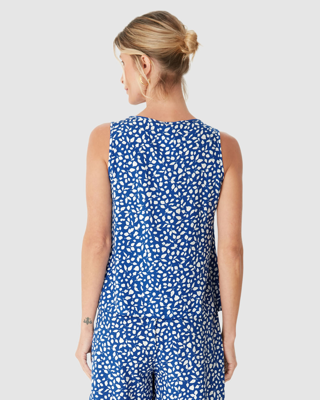 Regata Básica Feminina Long Cropped Alça Larga Em Viscose - Imagem 5