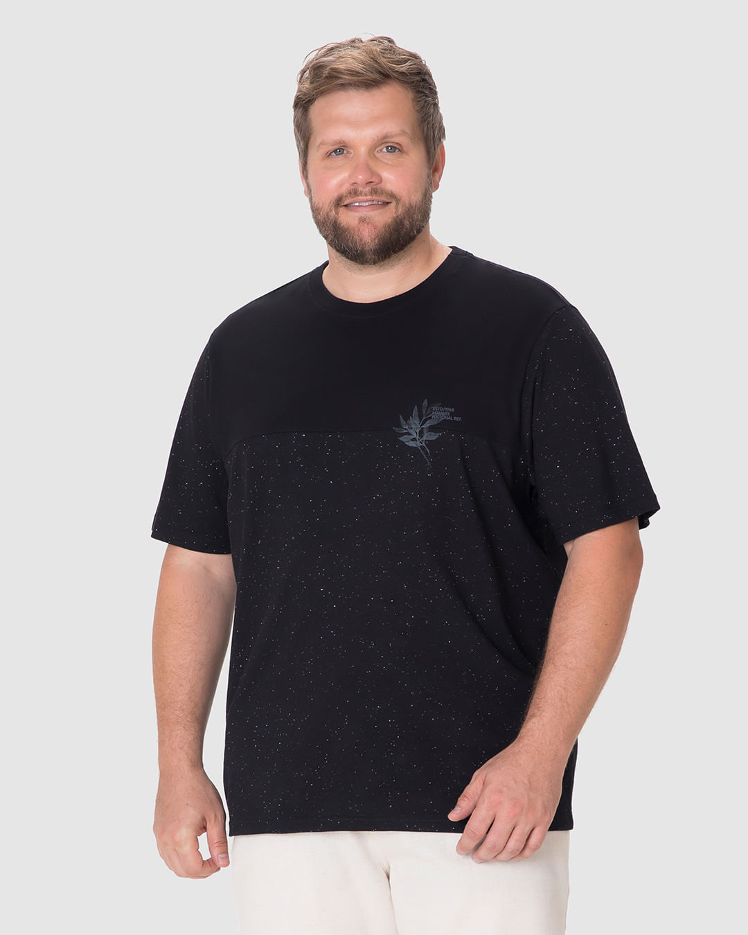 Camiseta Masculina Plus Size Detalhe Recorte Em Malha Botonê - Imagem 11