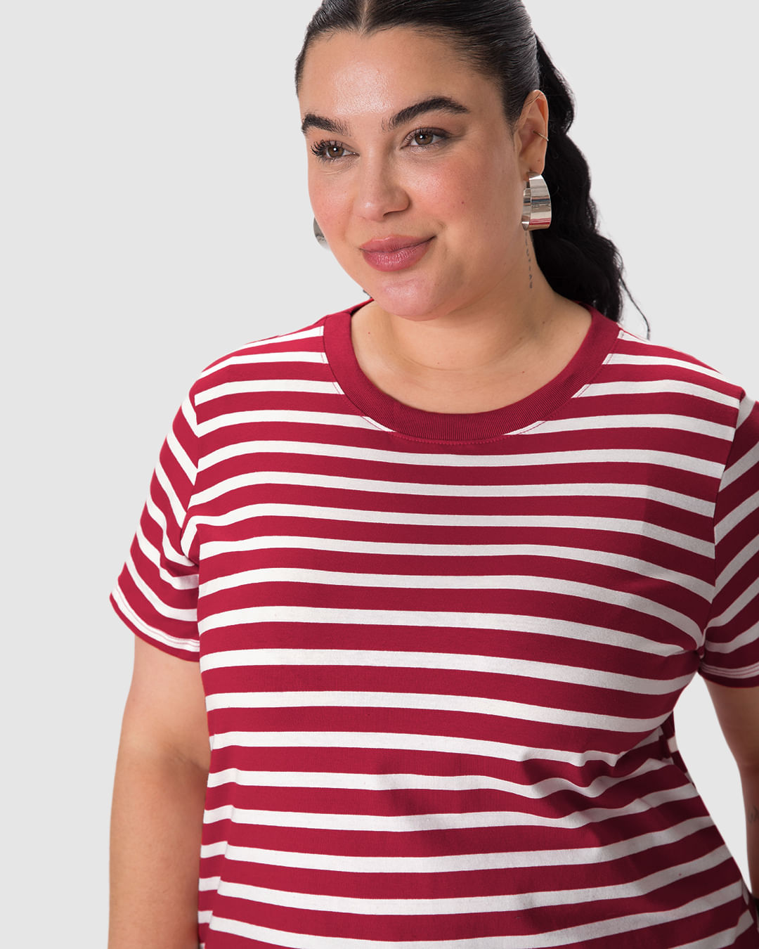 Blusa Feminina Plus Size Decote Redondo Manga Curta Em Malha Listrada - Imagem 13