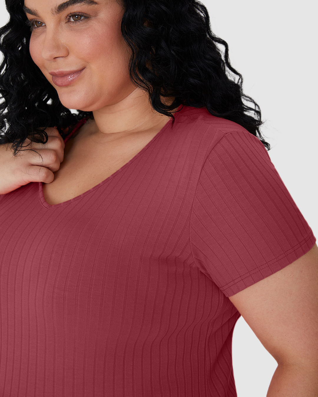 Blusa Básica Feminina Plus Size Decote V Em Canelado De Viscose - Imagem 3