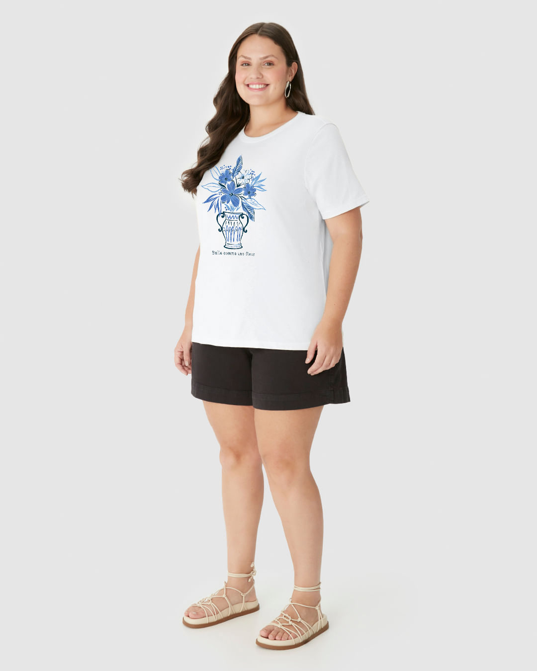 Camiseta Feminina Plus Size Estampa Belle Comme Une Fleur Em Algodão - Imagem 2