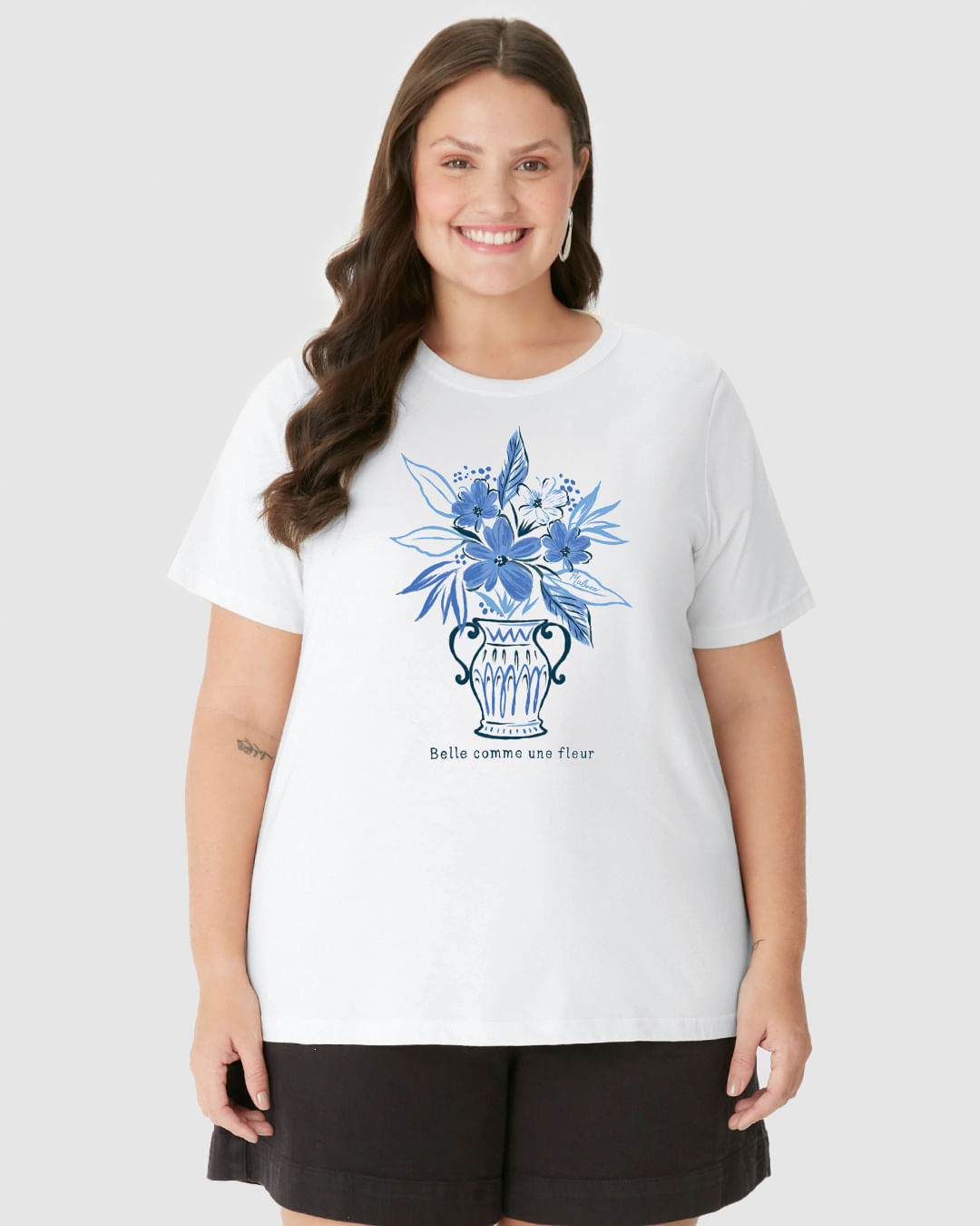 Camiseta Feminina Plus Size Estampa Belle Comme Une Fleur Em Algodão - Imagem 9