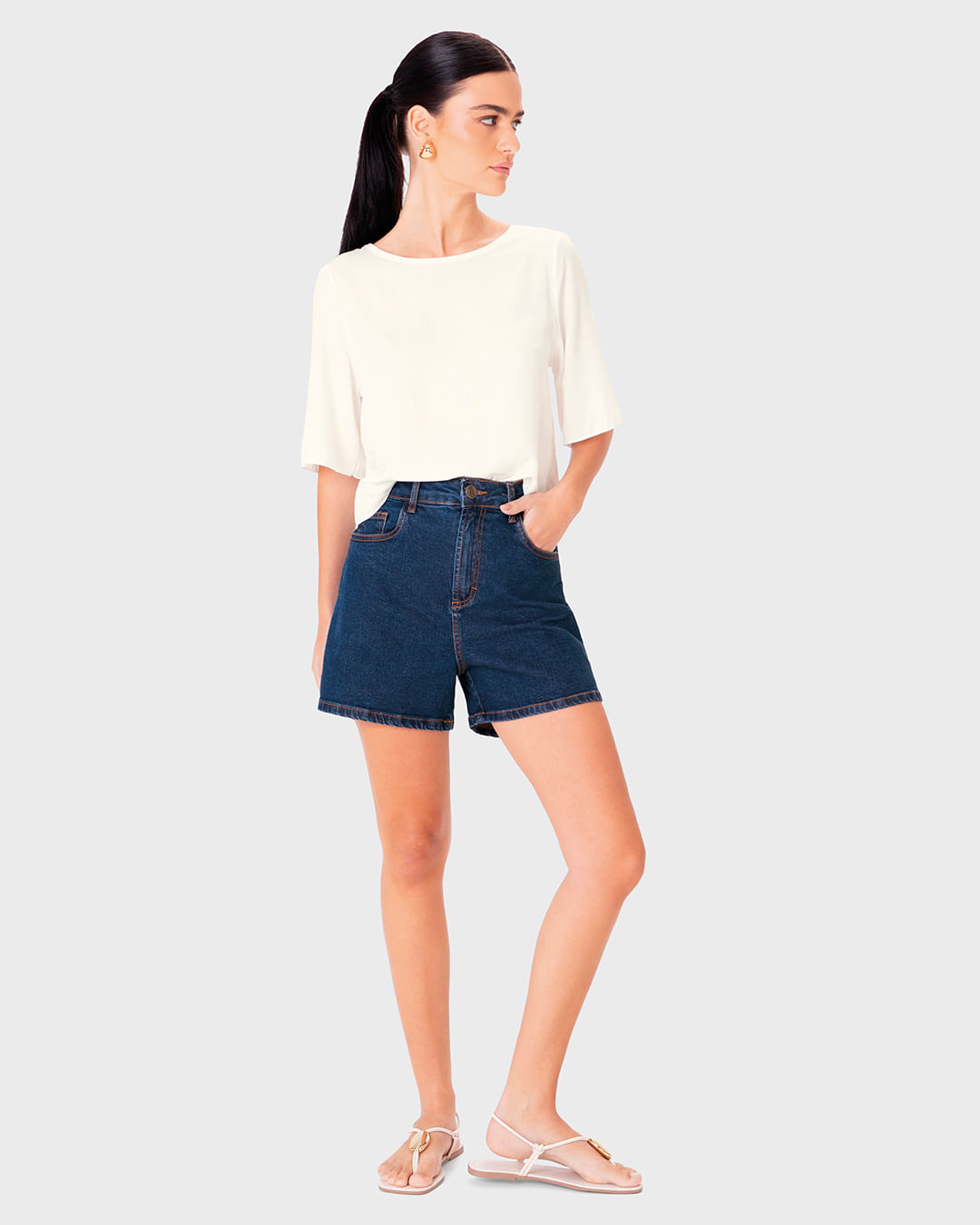Shorts Feminino Mom Cintura Alta Bolso Funcional Em Jeans Stretch - ENFIM