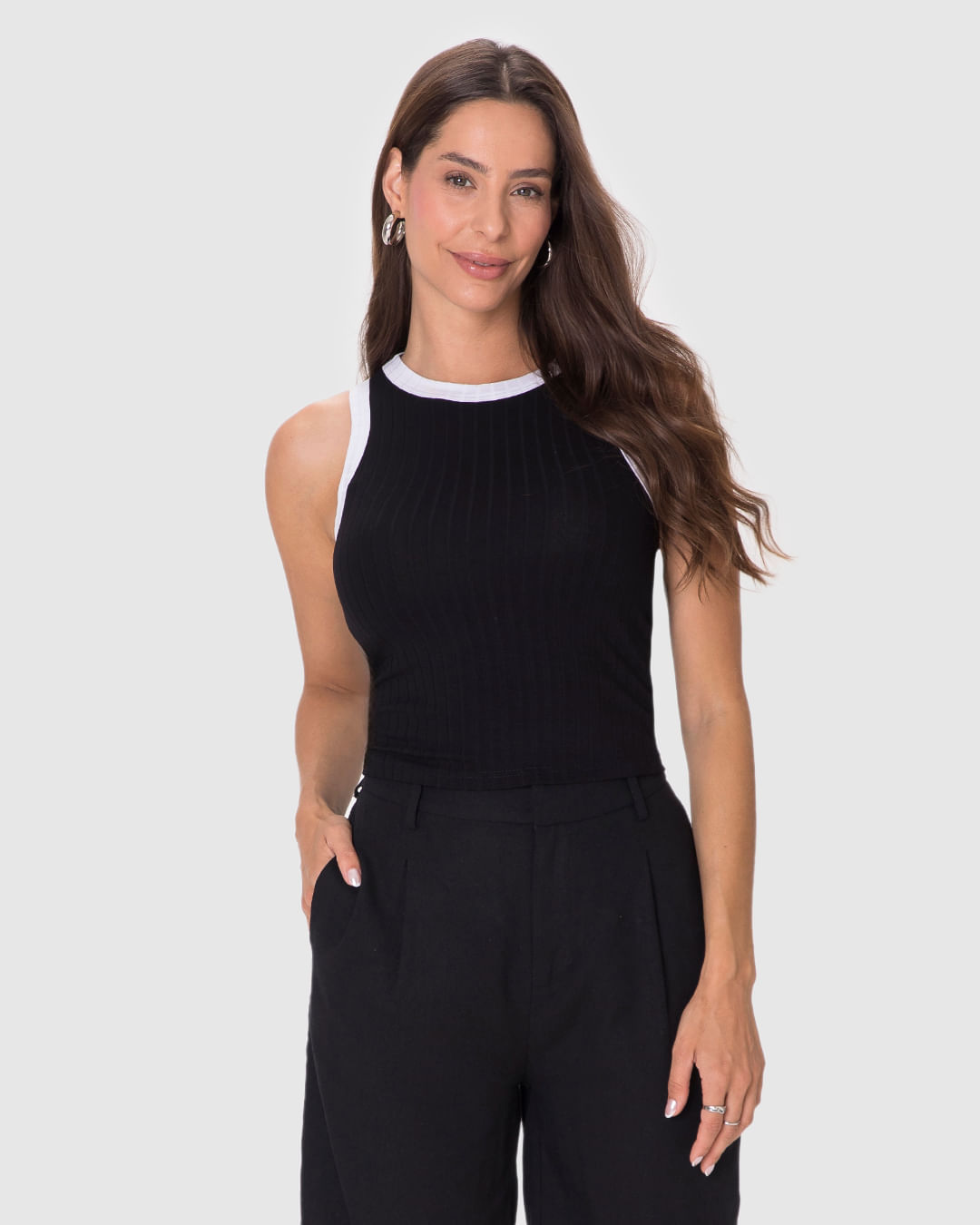 Regata Básica Feminina Long Cropped Em Malha Canelada De Viscose