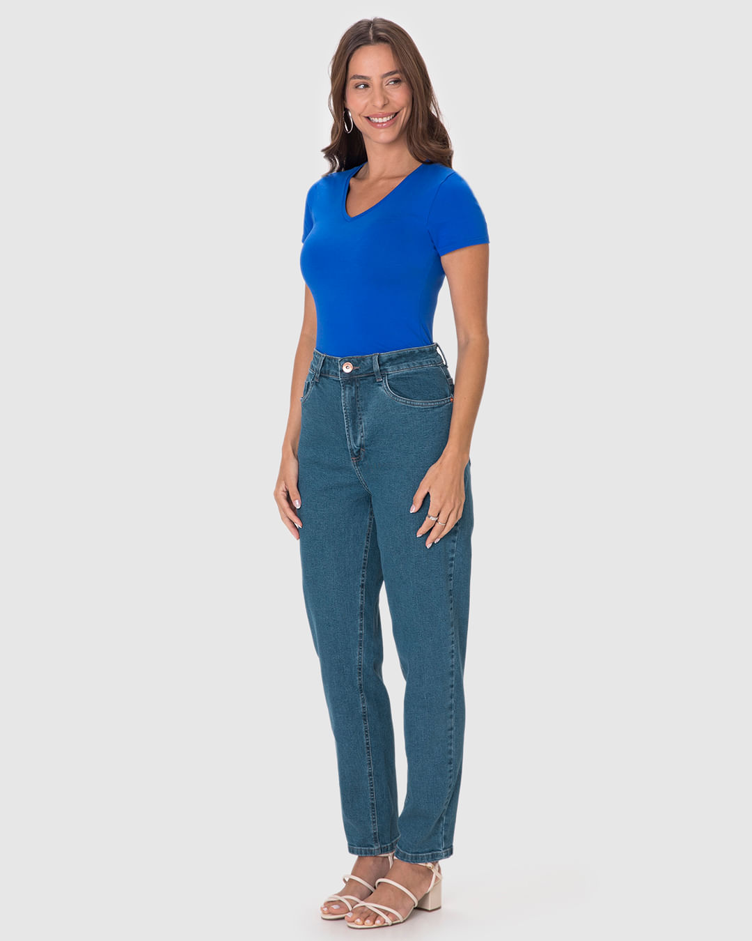 Calça Feminina Mom Bolso Funcional Em Jeans Com Elastano - Imagem 2