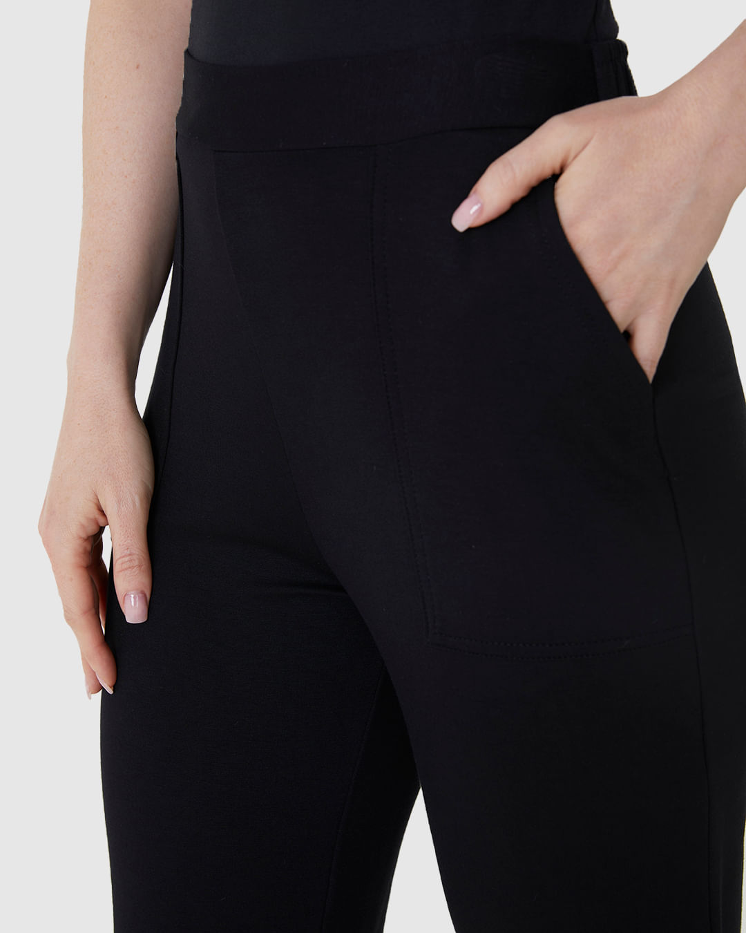 Calça Feminina Carrot Bolso Funcional Em Moletinho De Viscose - Imagem 8