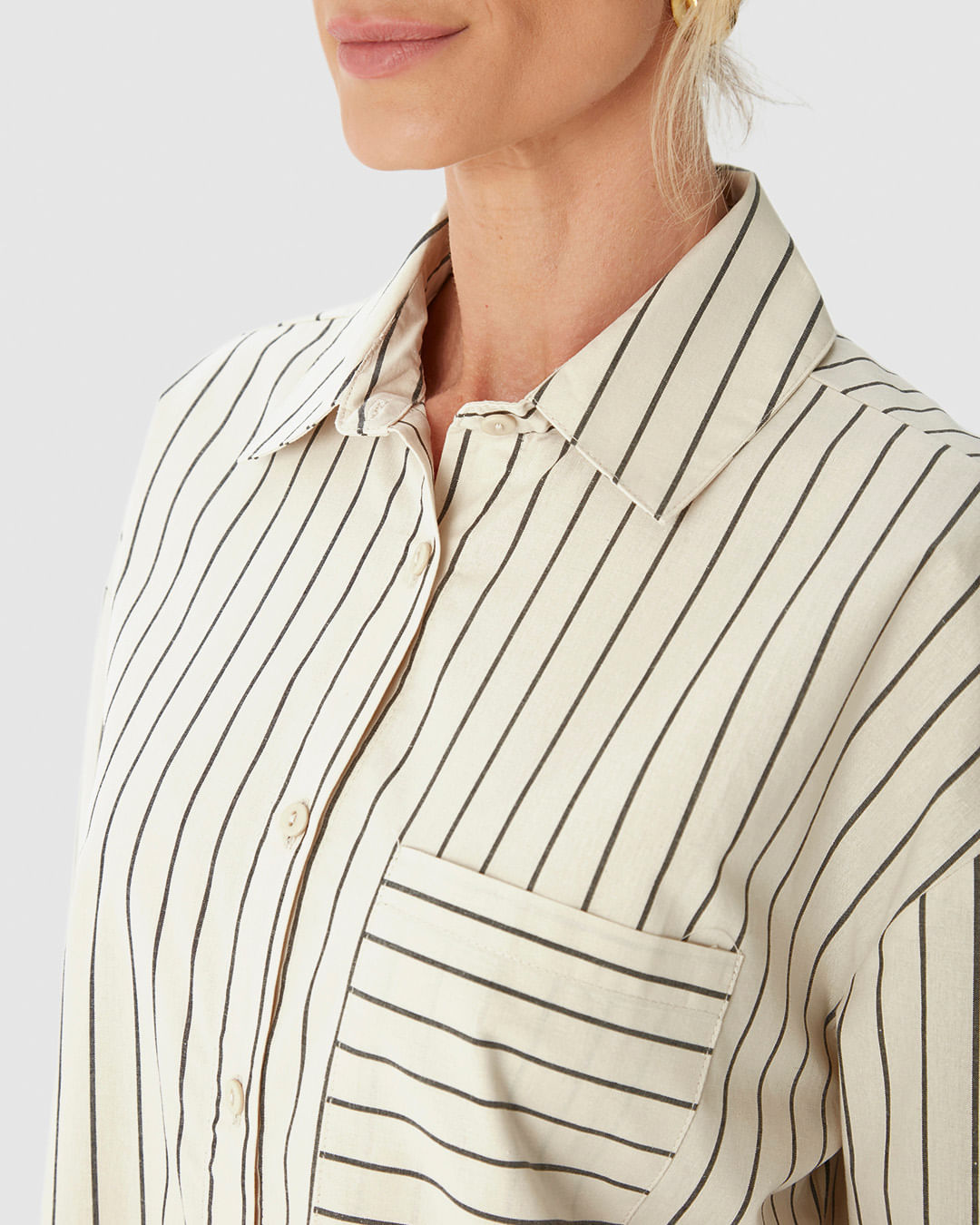 Camisa Ampla Feminina Listrada Bolso Frontal Em Algodão - Imagem 8