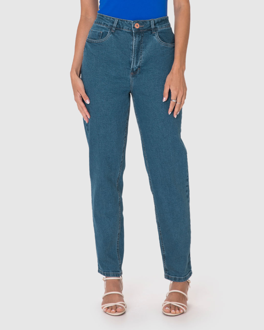 Calça Feminina Mom Bolso Funcional Em Jeans Com Elastano - Imagem 24