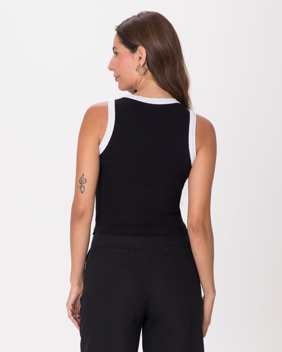 Regata Básica Feminina Long Cropped Em Malha Canelada De Viscose - Imagem 20