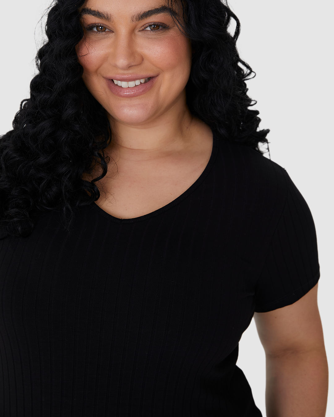 Blusa Básica Feminina Plus Size Decote V Em Canelado De Viscose - Imagem 23