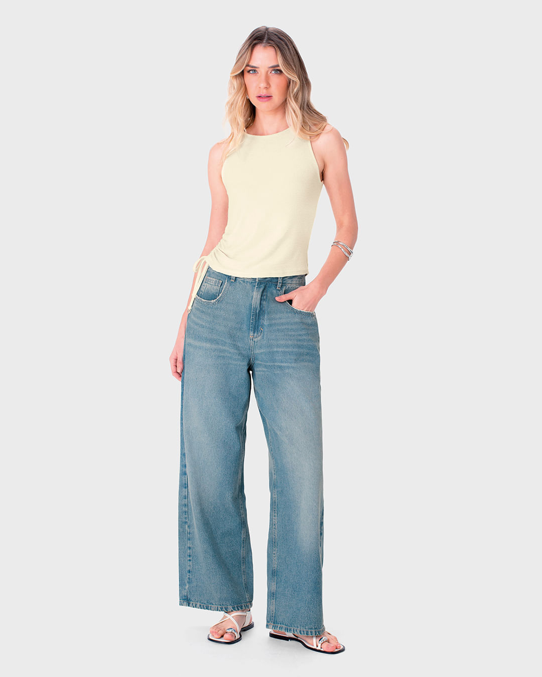 Blusa Justa Feminina Detalhe Amarração Lateral em Malha Texturizada - ENFIM