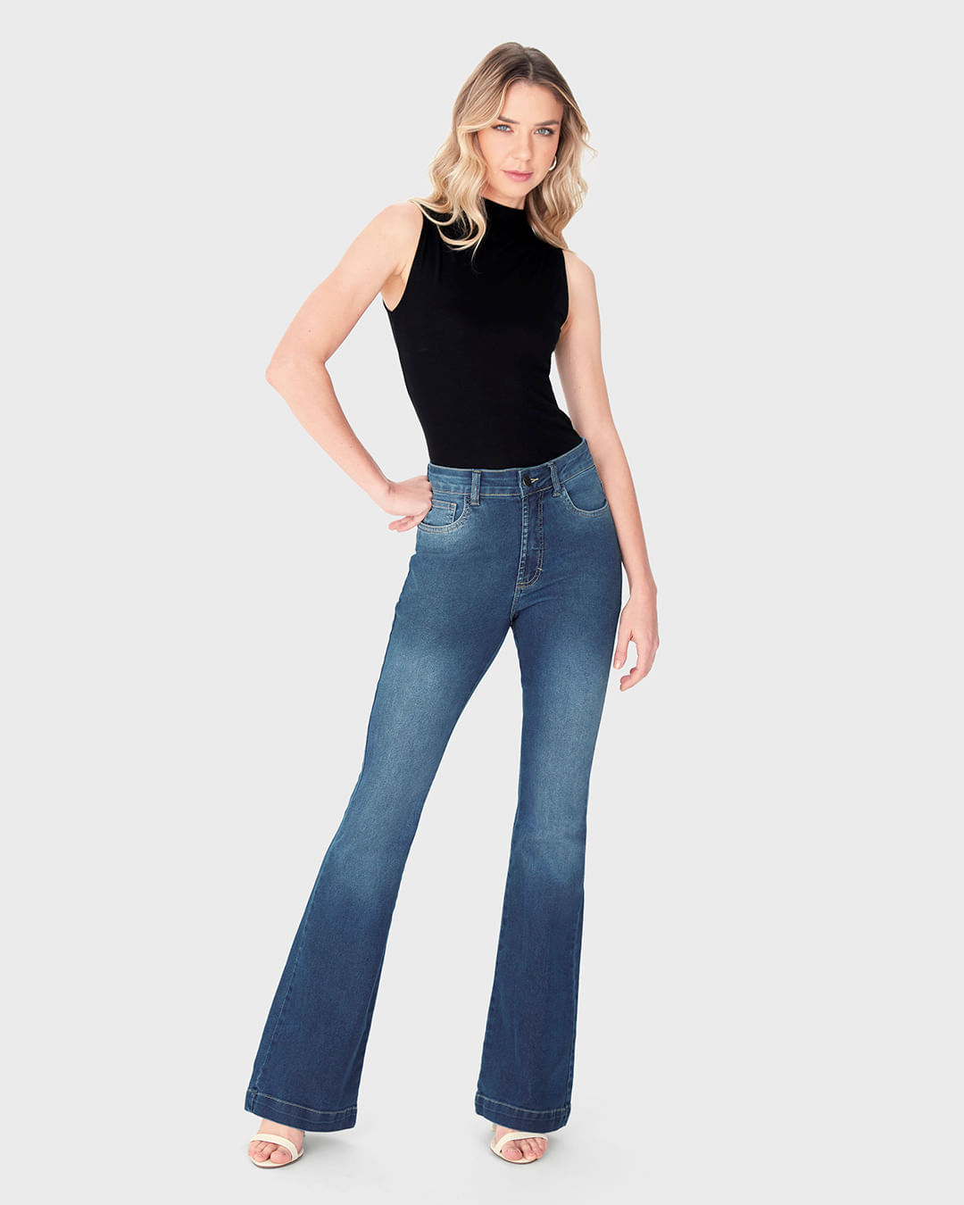 Calça Feminina Flare Cintura Alta Em Jeans Com Elastano - ENFIM - Imagem 13