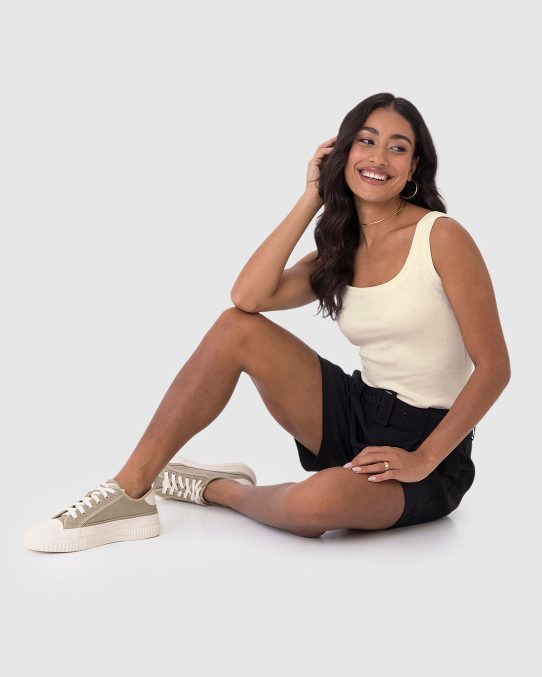 Shorts Alfaiataria Feminino Com Cinto E Bolso Lateral