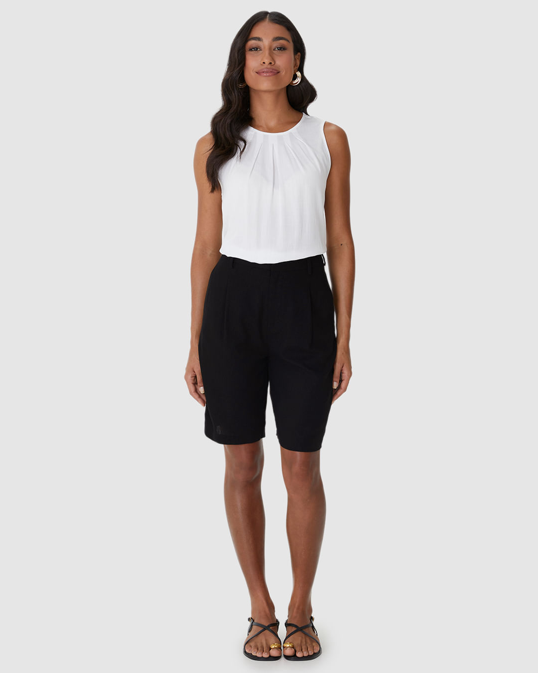 Bermuda Alfaiataria Feminina Bolso Frente E Costas Em Viscolinho - Imagem 16