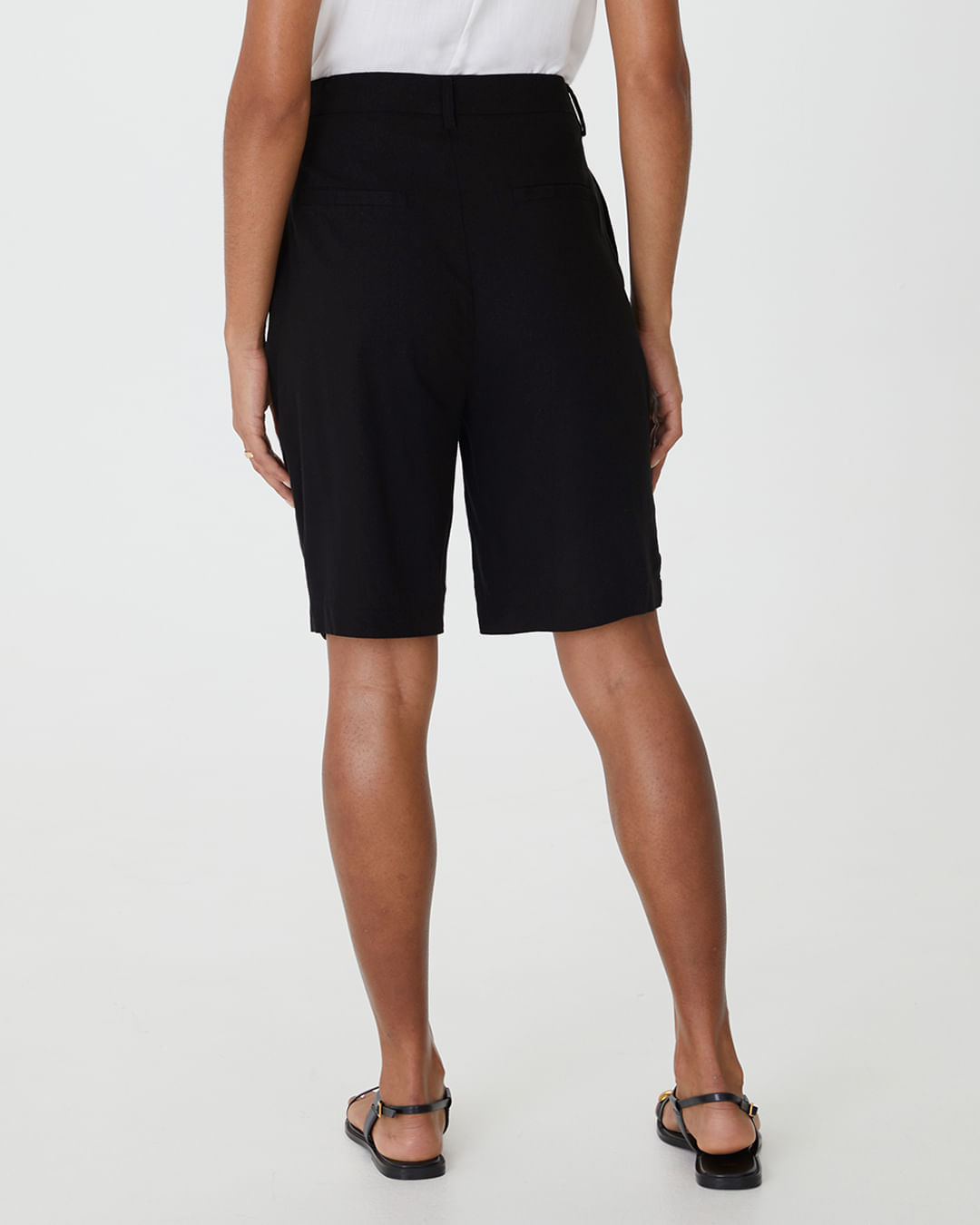 Bermuda Alfaiataria Feminina Bolso Frente E Costas Em Viscolinho - Imagem 20