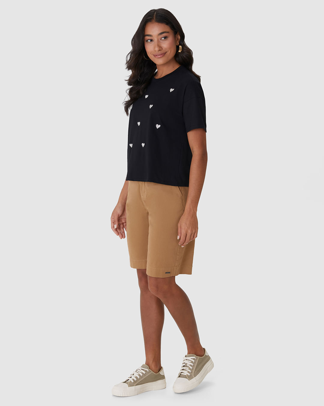 Camiseta Ampla Feminina com Bordados Frontais Delicados Em Algodão - Imagem 9