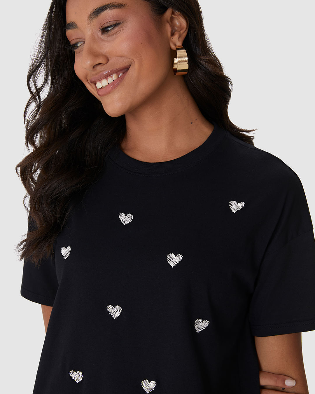 Camiseta Ampla Feminina com Bordados Frontais Delicados Em Algodão - Imagem 10
