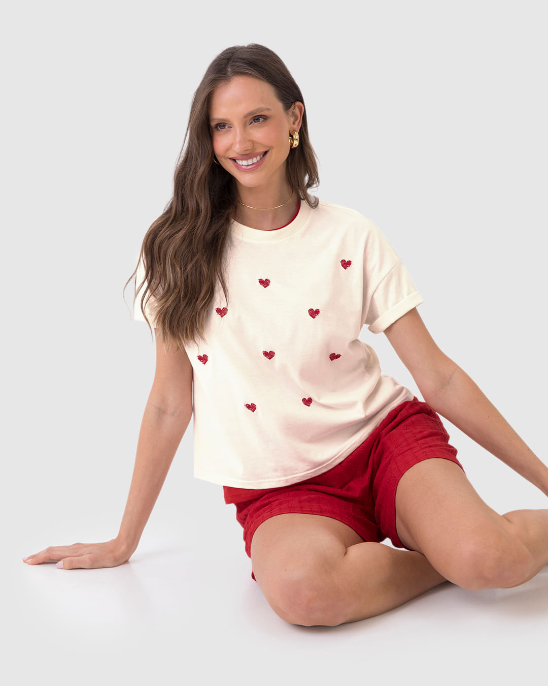 Camiseta Ampla Feminina com Bordados Frontais Delicados Em Algodão