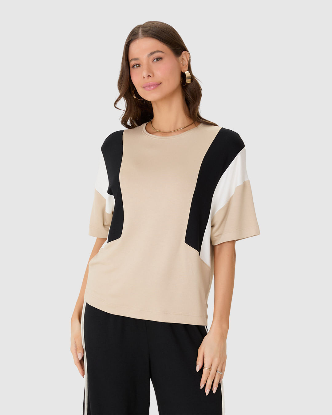 Blusa Ampla Feminina Com Recortes Contrastantes Em Moletinho De Viscose - Preto - G
