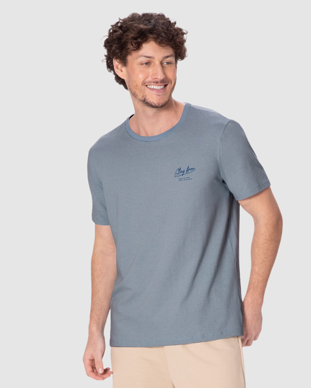 Camiseta Masculina Regular Estampa Stay Free em Malha Linho