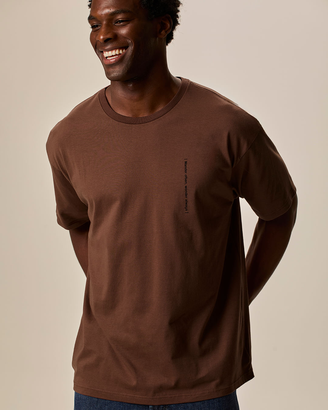Camiseta Masculina Comfort Estampada Frente e Costas em Algodão