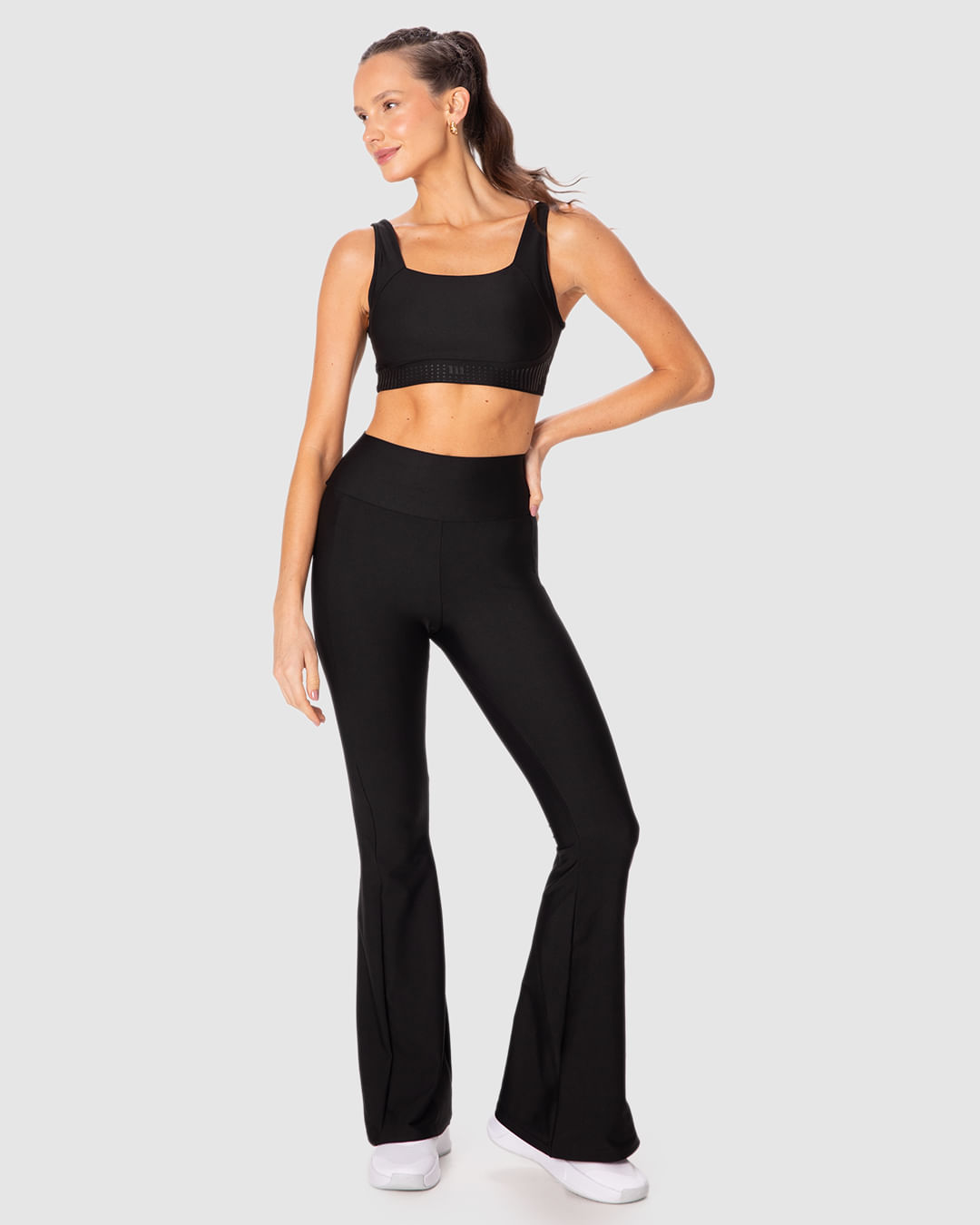 Calça Esportiva Feminina Flare Recorte Lateral Em Malha Dry Malwee Active