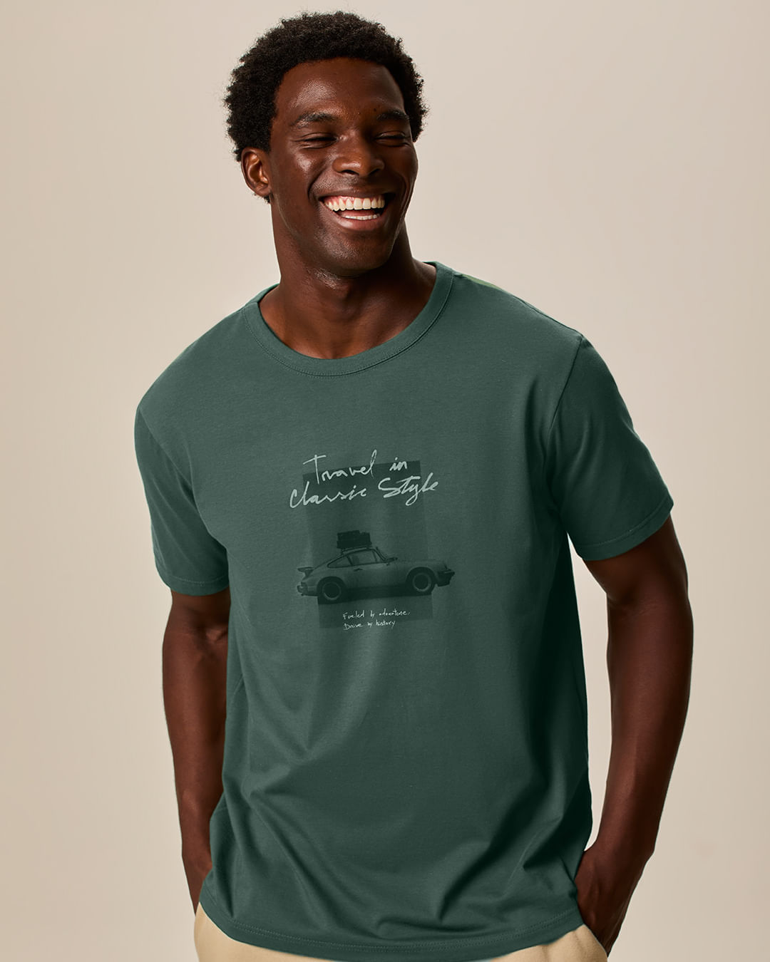 Camiseta Masculina Regular Manga Curta Estampa Frontal Em Algodão